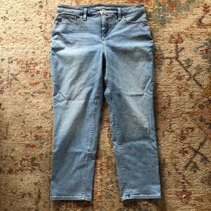 Chico's So Slimming Girlfriend Slim Leg Crop, size 12.